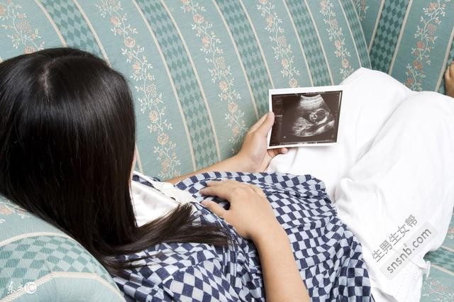 怀孕32周去医院做B超，医生告诉孕妈胎儿偏小，怎么办？