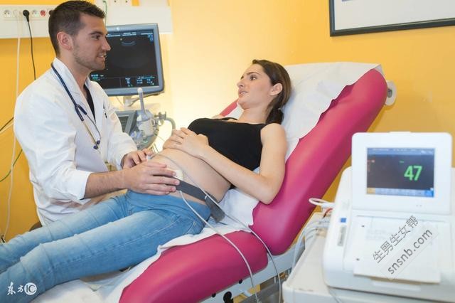 怀孕32周去医院做B超，医生告诉孕妈胎儿偏小，怎么办？