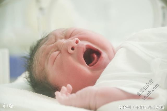 怀孕37周肚子大又圆，婆婆说是女儿，医生报喜后家人默默抹眼泪！