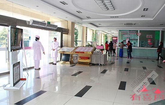 西藏阜康医院妇产儿童医院入口处